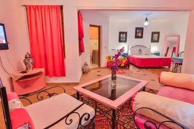 Riad Al kansaa  à 10mn de la plage un riad de réve