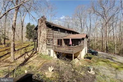 Image de 200 Year Old Log Canin On Lake Anna!