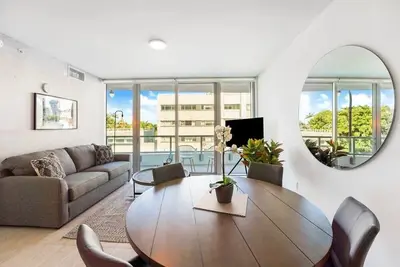 Image de One Bedroom Condo King Bed With City Views