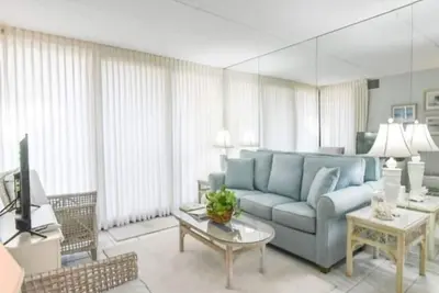 Image de 2 Bedroom + Den 2 Full Baths