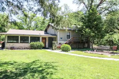 Image de An Updated, Secluded family friendly home with Fast Wifi