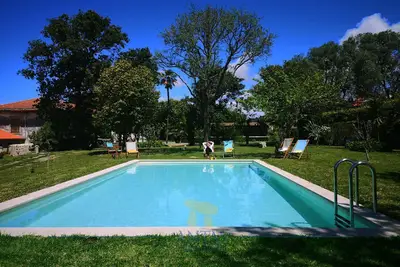 Image de Portuguese villa, with garden and swimming pool, close to the sea and the river.