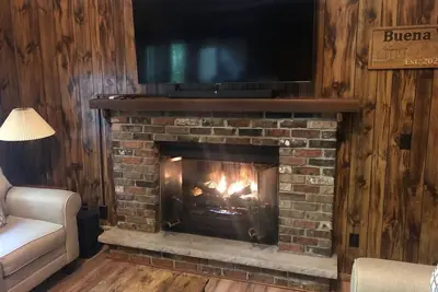 Image de Cozy Cabin in tranquil, wooded, 4 season community!