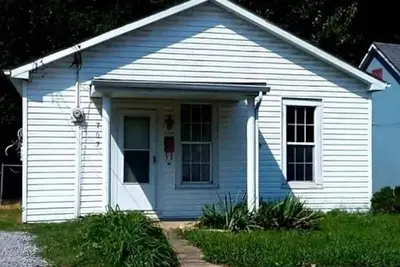 Image de Charming, comfy home close to downtown and all colleges!