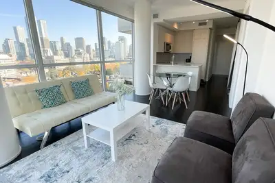 Image de Luxury Toronto 3 bed 2 bath condo by 8 Subways! Yorkville/Annex