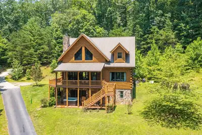 Image de Super Cozy. 5 Bdr Log Cabin. Big Families. Game room. Hot tub