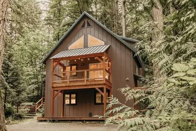 69sl - Upscale - Hot Tub - Wi-Fi - Bbq - Sleeps 8 by RedAwning