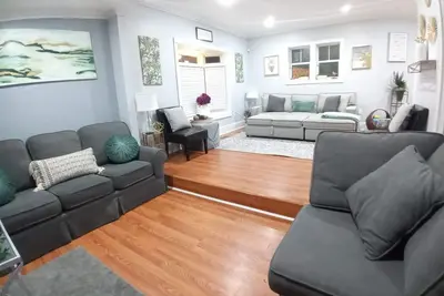 Image de Downtown Dc. Heart of Eckington Sleeps 14 4br  8 Beds + 3. 5 Baths 3-Car Parking