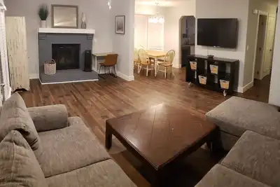 Image de Freshly Renovated Home with Large Fenced Yard