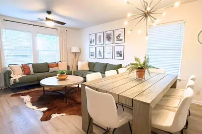 Image de 'Oak Grove Bungalow'- Private Downtown Bungalow