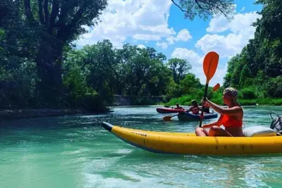 Image de Charming Cabin on the San Marcos River, comfortable, clean, fun, lots to do! L3