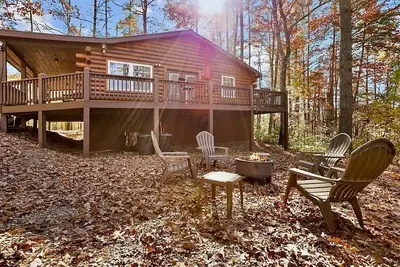 Image de Fire Pit, Fast Wifi, Fireplace, Large Deck, Short drive to Lakes and Mountains!