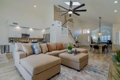 No Tax! Stunning$100k+Remodel! Perfect QuietLocation, HtdPool, Spa, Bbq, FirePit, Suv