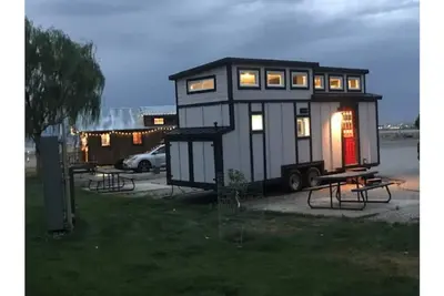 Image de Contemporary - Modern Tiny Home on the Lake