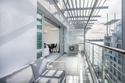 Image de Beautiful renovated  2 x Bdrm, perfect location