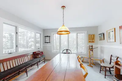 Image de Spacious Home w/Seasonal Lake View, Wood Stove, Washer/Dryer & Cable