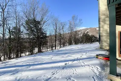 Image de Ski-in/out condo near lifts with a fireplace, pool, hot tub, & tennis