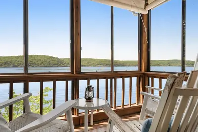 Image de Lakefront home with incredible views and year-round outdoor activities