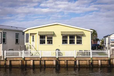 Fantastic Canal front cottage with ocean access