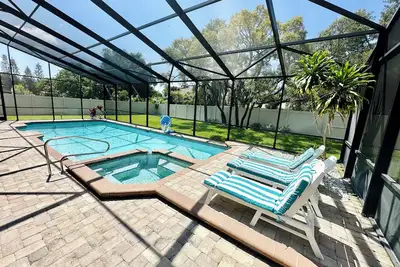 Image de Private Pool Home  4 bd 3 ba with 2 King Master Suites Sleep 10 near Ami and Img