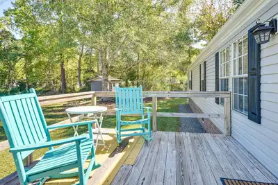 Image de Supply Cottage w/ Deck < 2 Mi to the Beach!