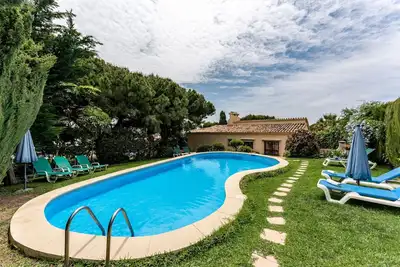 Villa \"Art Gallery House\" près de la plage avec vue sur la mer, piscine, jardin et Wi-Fi