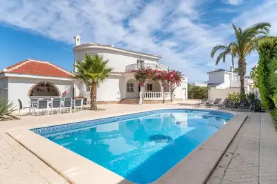 Image de Villa magnifique avec piscine privée, terrasse, balcon, climatisastion et Wifi
