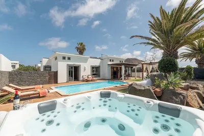 Image de Villa de vacances 'Carabela 83' avec vue sur la montagne, piscine privée et Wi-Fi