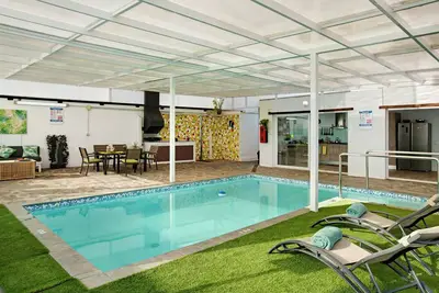 Image de Maison 'Los Cipreses', vue montagnes, piscine intérieure, jardin et Wi-Fi