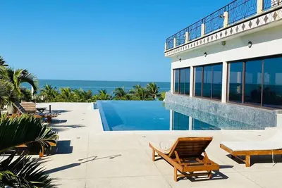 Image de Villa de luxe 3 Ch, jardin tropical, bord de plage et piscine commune