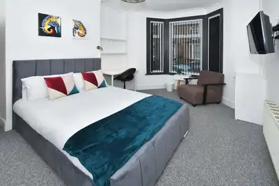 Image de Double-Standard-Salle de bain partagée-Vue ville