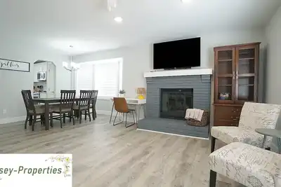 Image de Fully Renovated Home with Fenced Yard