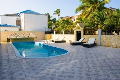 Image de Luxury Villa, La Palladian, with golf course view and private pool.