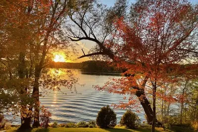 Image de Lake home, across the street from a golf course & minutes to shopping and more!