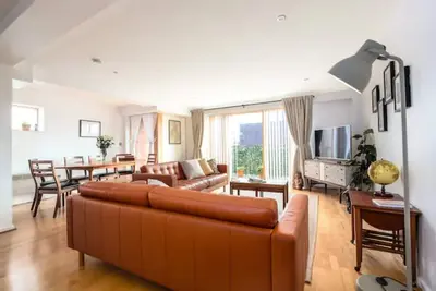Image de 4 Bedrooms-Quiet-Spacious-Quality 4 to 8 beds Parking x 2