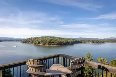 Image de Breathtaking Lake & Mountain Views & Private Dock. Enjoyable Year Round!