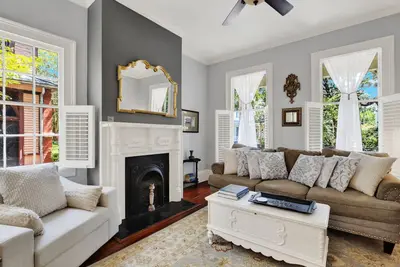 Image de Charmer near Forsyth Park, Heated Pool Access!