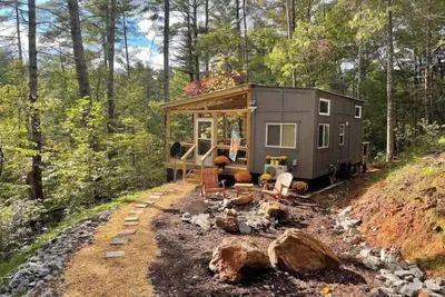 Image de Tinyhome above waterfall, lake access