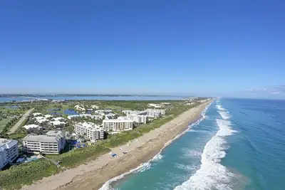 Image de Beautiful bright, updated 2 bedroom, 2 bath oceanfront condo spectacular views!