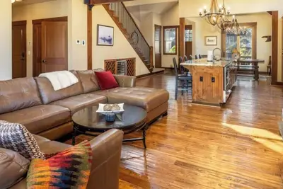 Image de Central Location w/ Suncadia Pool Access