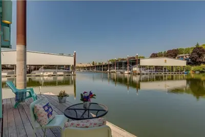Image de Unique Floating House for Monthly Rental!