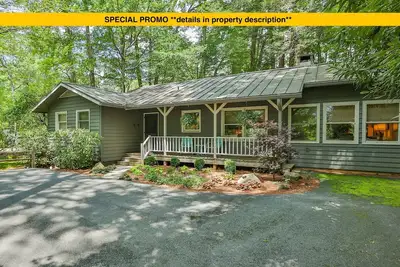 Image de Linger Longer: a Highlands Retreat with relaxing Screened Porch, Patio & Firepit