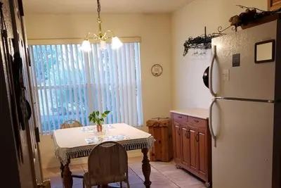 Image de Cheerful Nm style home with indoor fireplace