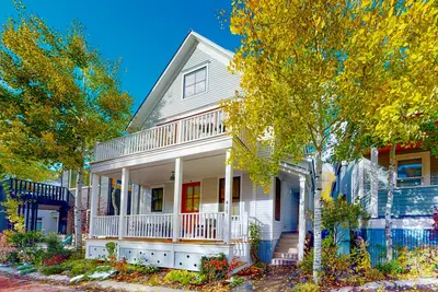 Image de Beautiful Telluride house close to gondolas with private hot tub & fireplace