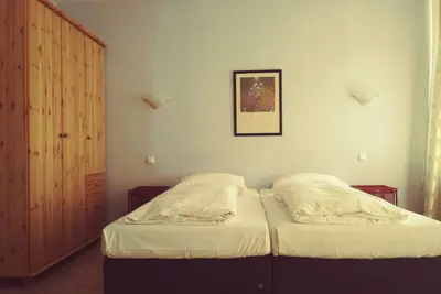 Image de Family room with full bathroom and Wc