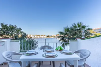 Image de Agréable appartement pour 4 personnes avec climatisation, Wifi, Tv, terrasse et parking