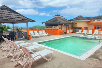 Image de Blu Turey Villa: 6-Bdrm Paradise & Personal Cook!