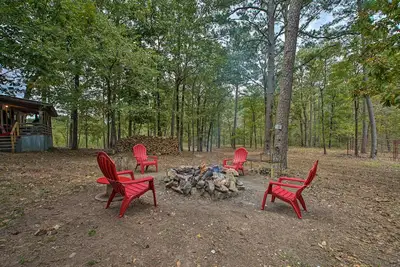 Image de Wright City Cabin w/  Fire Pit + Forest Views!