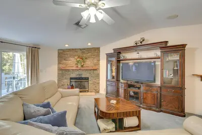 Image de Lovely Lake Hartwell Retreat with Dock & Grill!