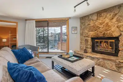Image de Marina Place Condo with Mountain Views |Wood Fireplace |Indoor Heated Pool & Hot Tub |Shuttle Access
